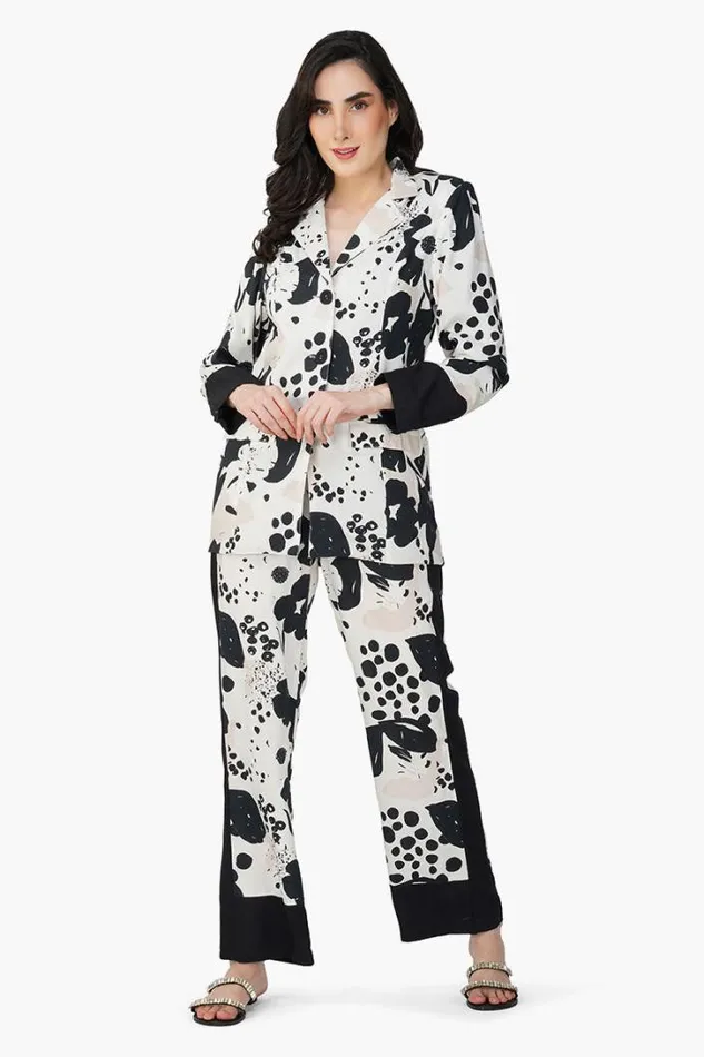 America and Beyond Pants Women Garden Of Flowers Printed Pants