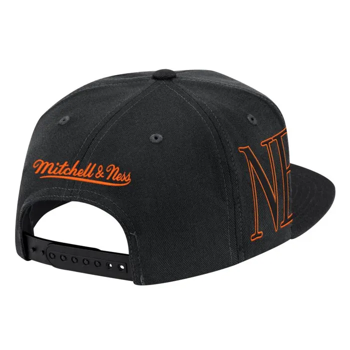 Hats and Headwear Men Mitchell and Ness Winner Circle Snapback New York Knicks