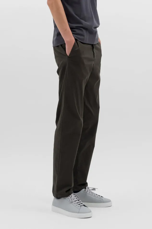 Men Aros Regular Italian Brushed Twill Chino Beech Green Norse Projects Trousers