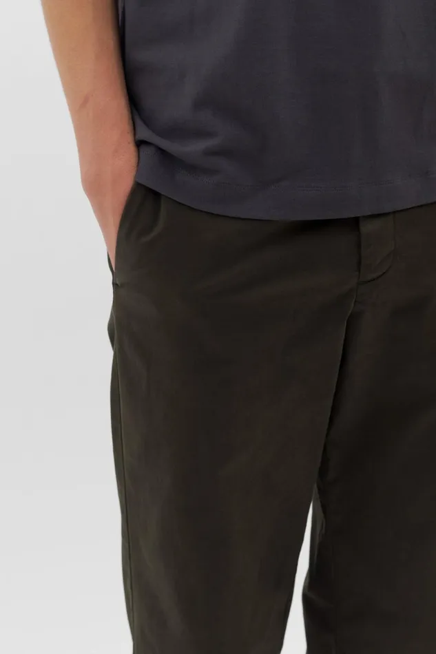 Men Aros Regular Italian Brushed Twill Chino Beech Green Norse Projects Trousers