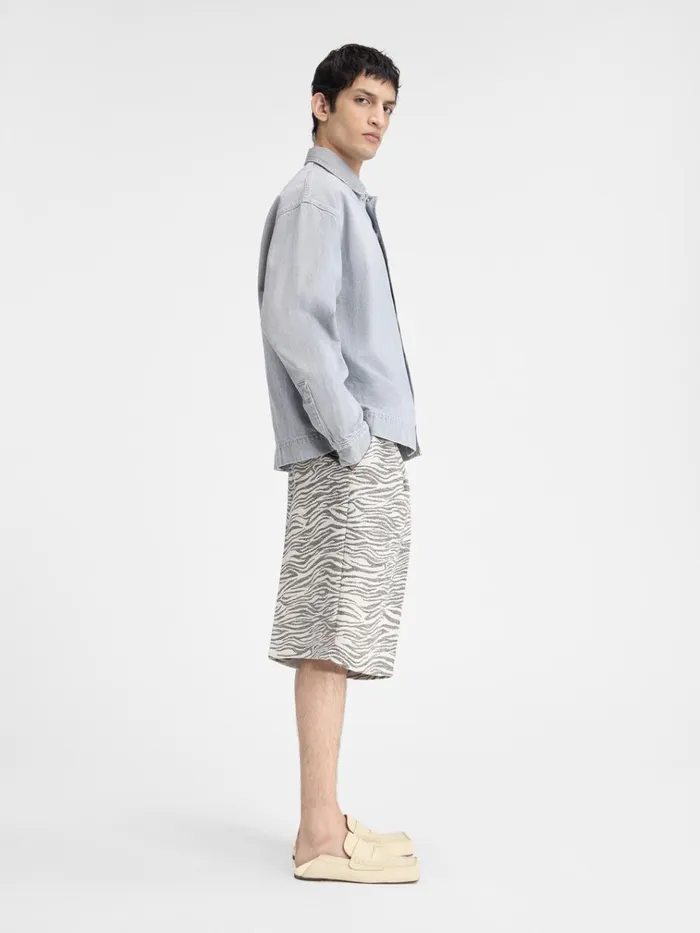 Men The DeNmes Denim Shirt Grey Offwhite JACQUEMUS Shirts Men The DeNmes Denim Shirt Grey Offwhite JACQUEMUS Shirts