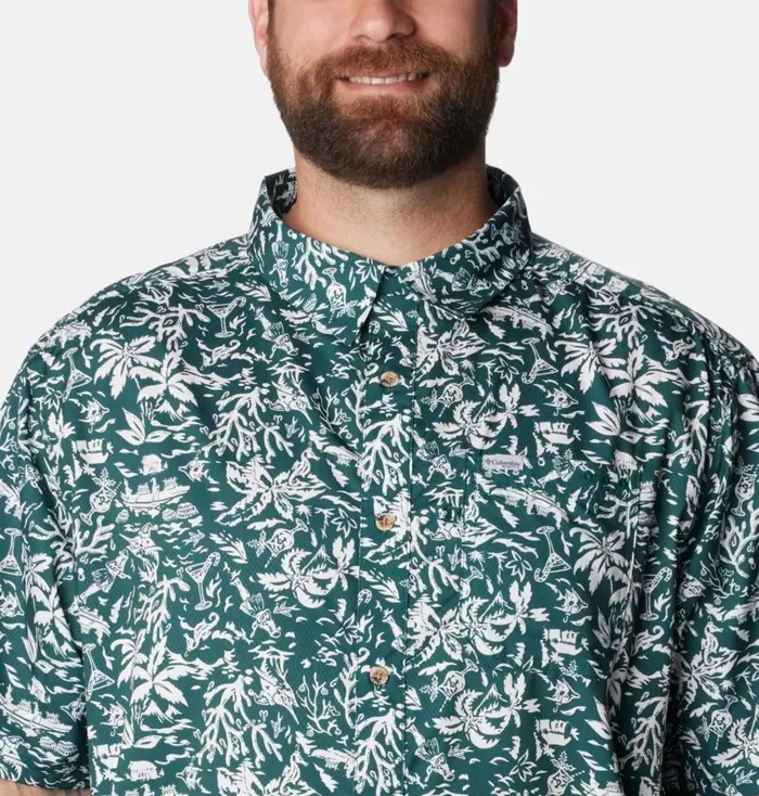 PFG Super Slack Tide Camp Shirt Big Dark Ivy Kona Kalikimaka Print Mens Columbia Sportswear Short Sleeve PFG Super Slack Tide Camp Shirt Big Dark Ivy Kona Kalikimaka Print Mens Columbia Sportswear Short Sleeve