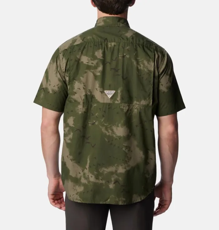 PHG Super Sharptail Short Sleeve Shirt Surplus Green Migration Print Mens Columbia Sportswear Short Sleeve PHG Super Sharptail Short Sleeve Shirt Surplus Green Migration Print Mens Columbia Sportswear Short Sleeve