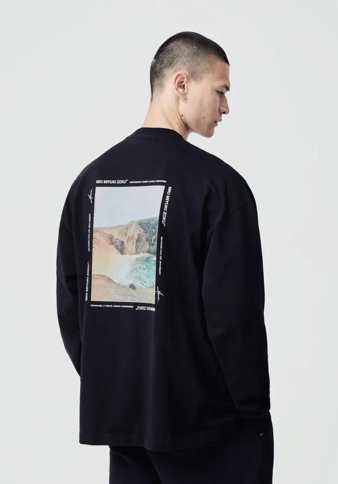 TShirts Men MKI MIYUKI ZOKU Mki Resort Print Longsleeve TShirt Black