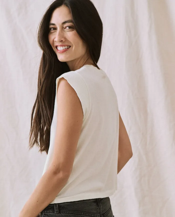 Tees Women The Great The Peak Shoulder Tee Washed White Tees Women The Great The Peak Shoulder Tee Washed White